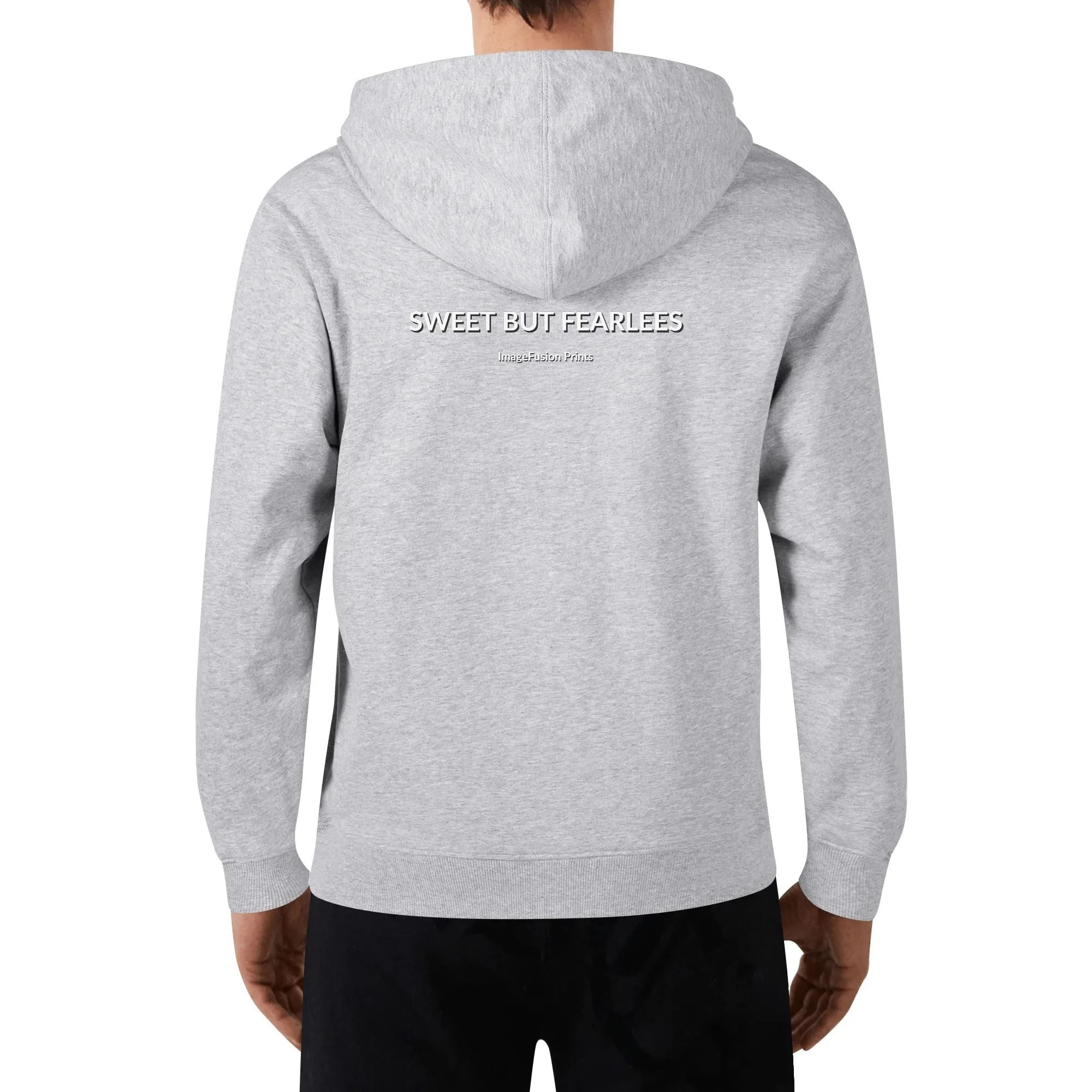 Hoodie unisex negra con ilustración punk de chica tomando café y mensaje trasero SWEET BUT FEARLESS en blanco