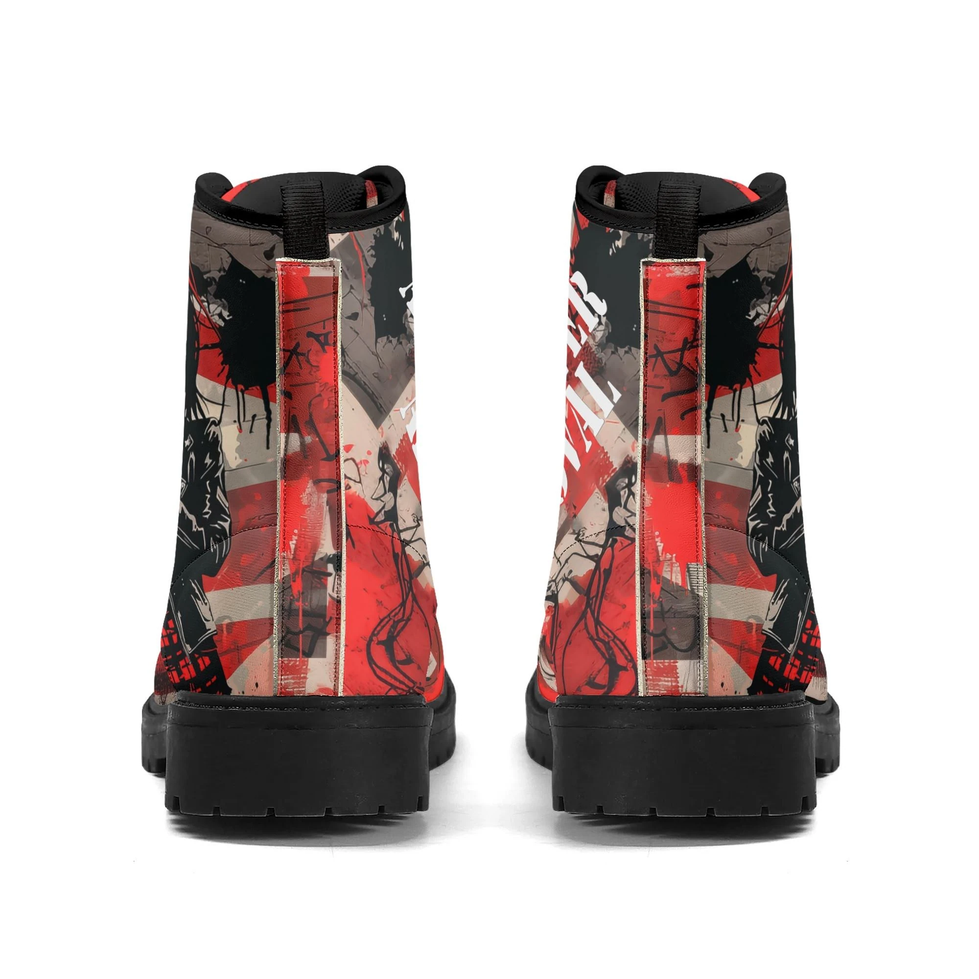Botas negras de mujer con mensaje “Attitude Over Approval” y diseño gráfico alternativo