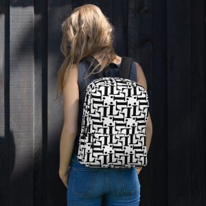Mochila urbana tipográfica en blanco y negro – diseño CODE NOIR
