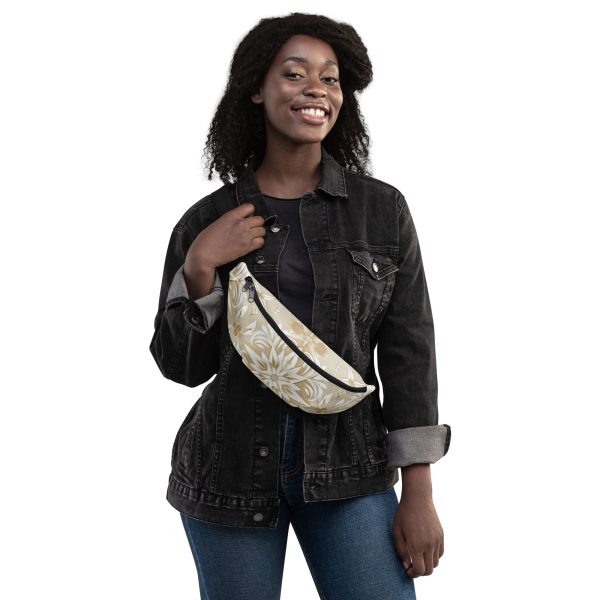 Riñonera floral beige Soft Bloom con diseño all-over y cinta negra ajustable.