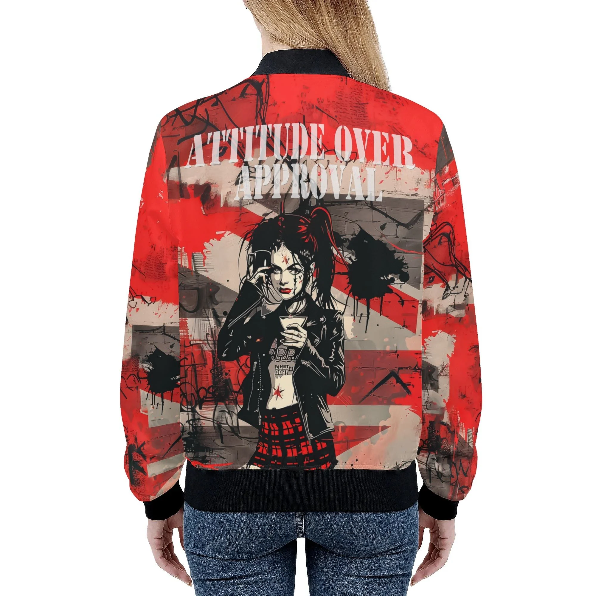 Chaqueta bomber mujer con diseño rojo estilo graffiti e ilustración de chica rebelde con mensaje “Attitude Over Approval”.
