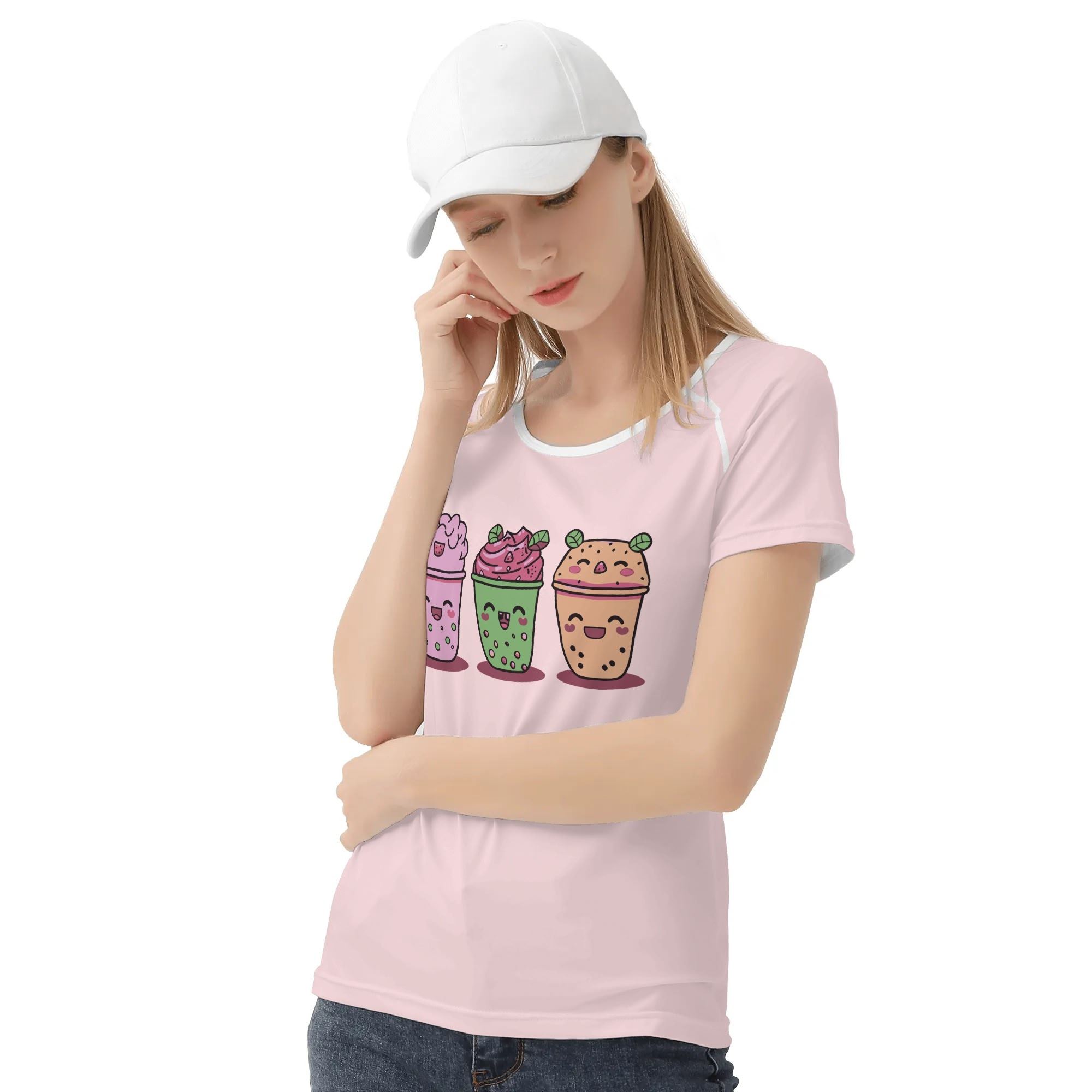 Camiseta rosa mujer con diseño kawaii de tres bubble teas sonrientes, fondo completo