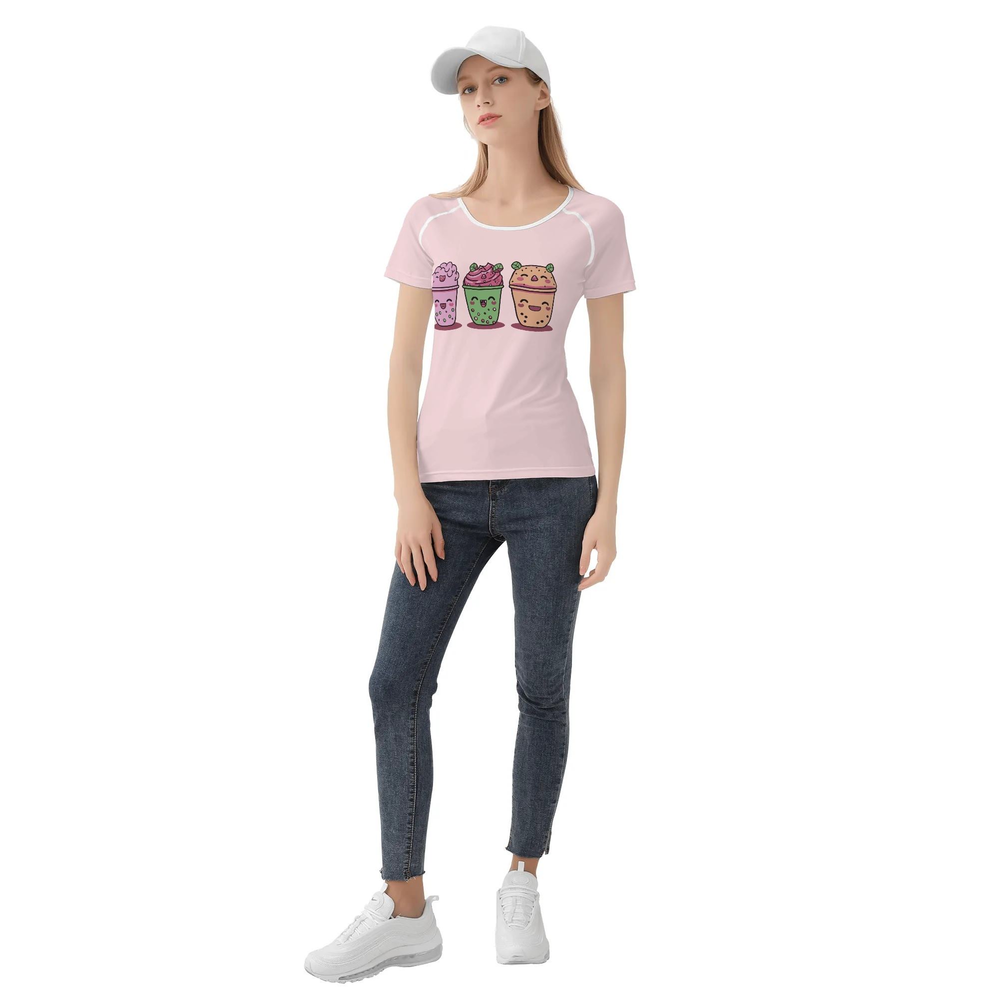 Camiseta rosa mujer con diseño kawaii de tres bubble teas sonrientes, fondo completo