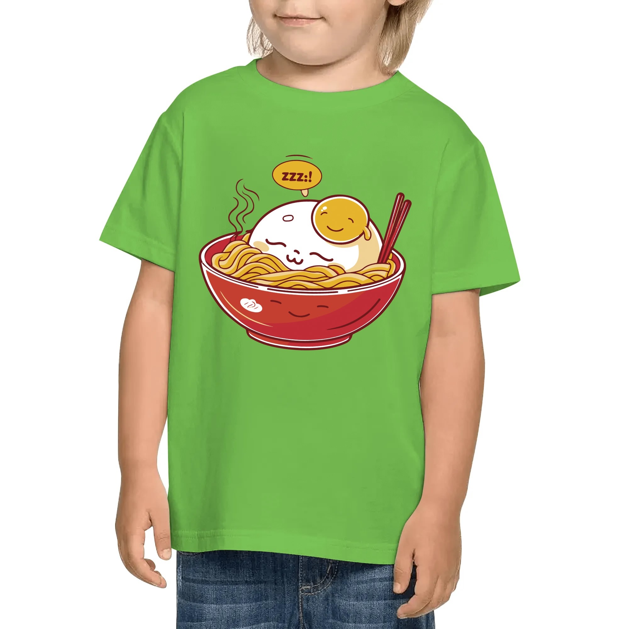 Niño con camiseta blanca “Ramen Nap” mostrando diseño frontal; imagen posterior con diseño trasero visible.