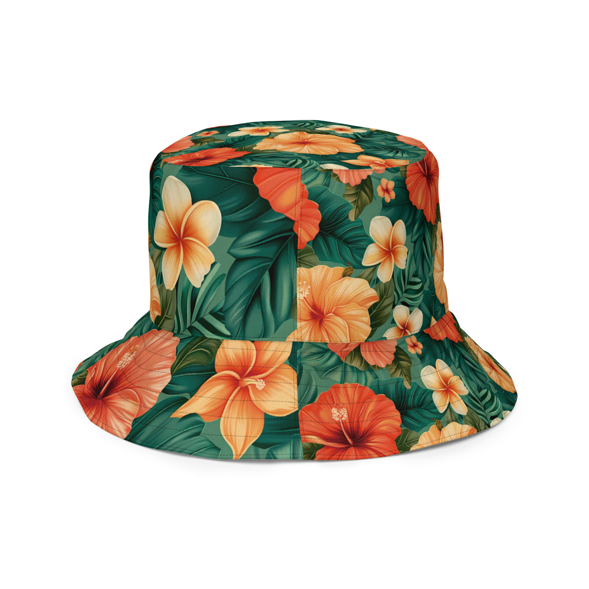 Mujer con gorro de pescador reversible floral tropical posando con gafas y top blanco – Colección Tropic – Heat