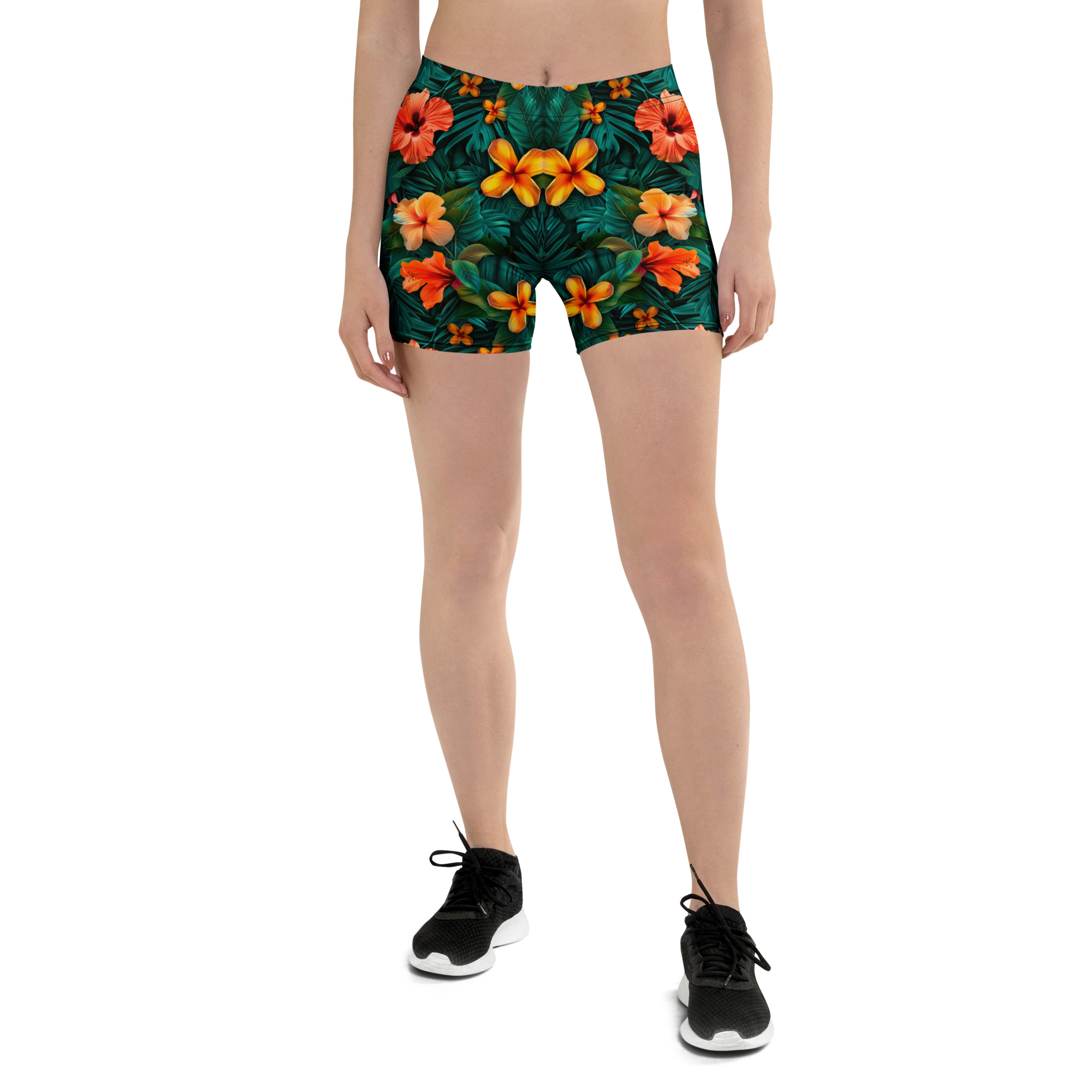 Shorts deportivos de mujer con estampado tropical floral en tonos cálidos y fondo verde, colección Tropic – Heat.