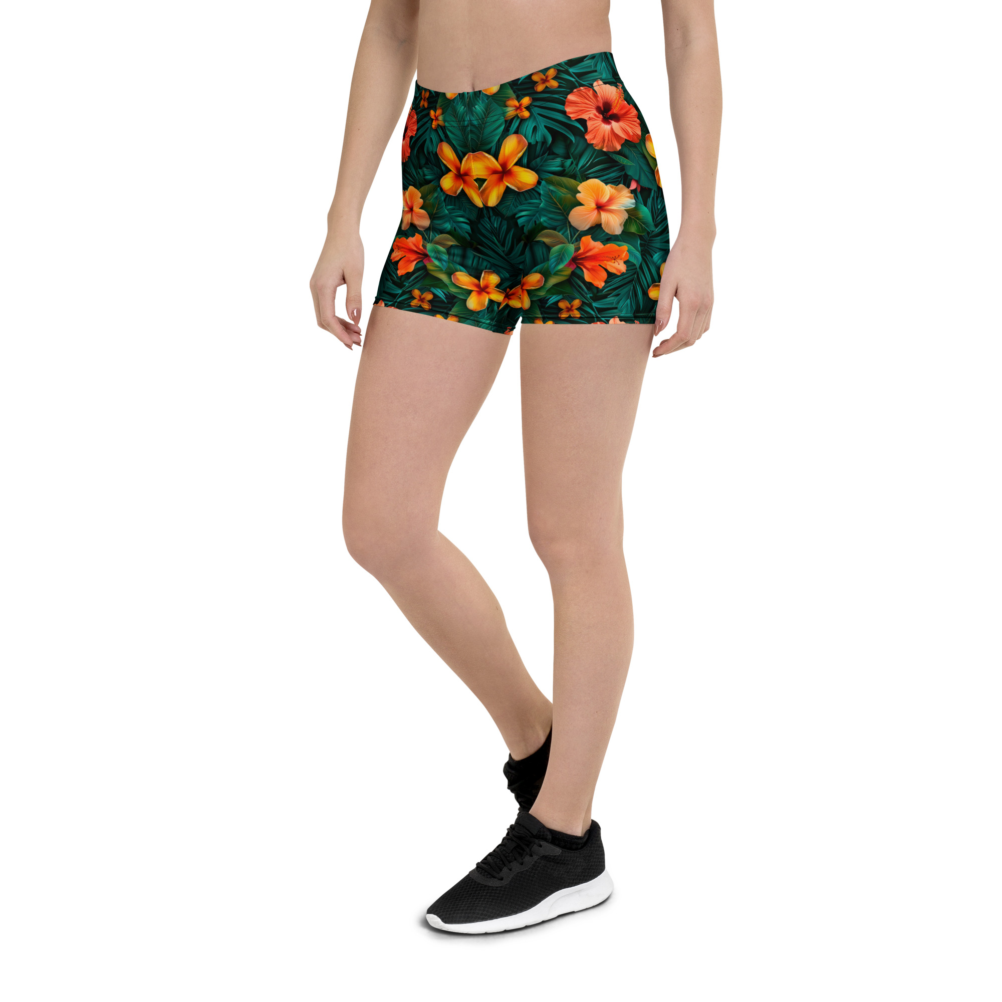 Shorts deportivos de mujer con estampado tropical floral en tonos cálidos y fondo verde, colección Tropic – Heat.