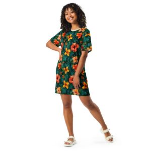 Mujer con vestido oversize estampado tropical de la colección Tropic – Heat