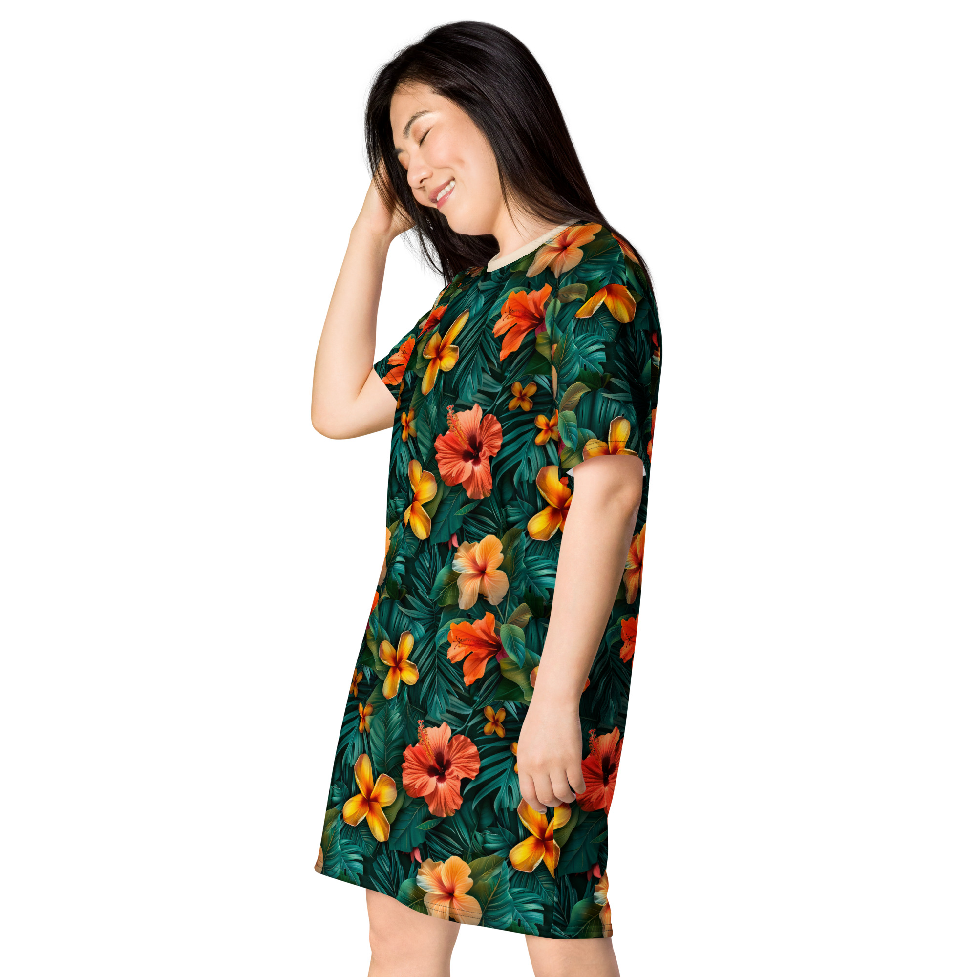 Mujer con vestido oversize estampado tropical de la colección Tropic – Heat