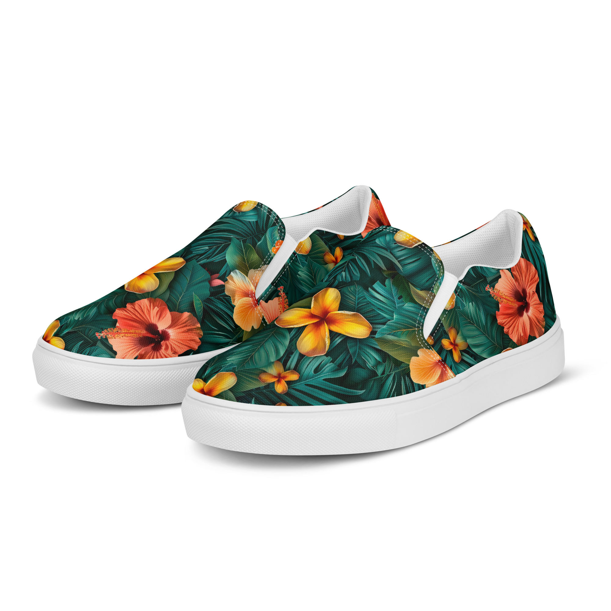 Zapatillas sin cordones con flores tropicales naranjas y amarillas sobre fondo verde selvático – colección Tropic – Heat.