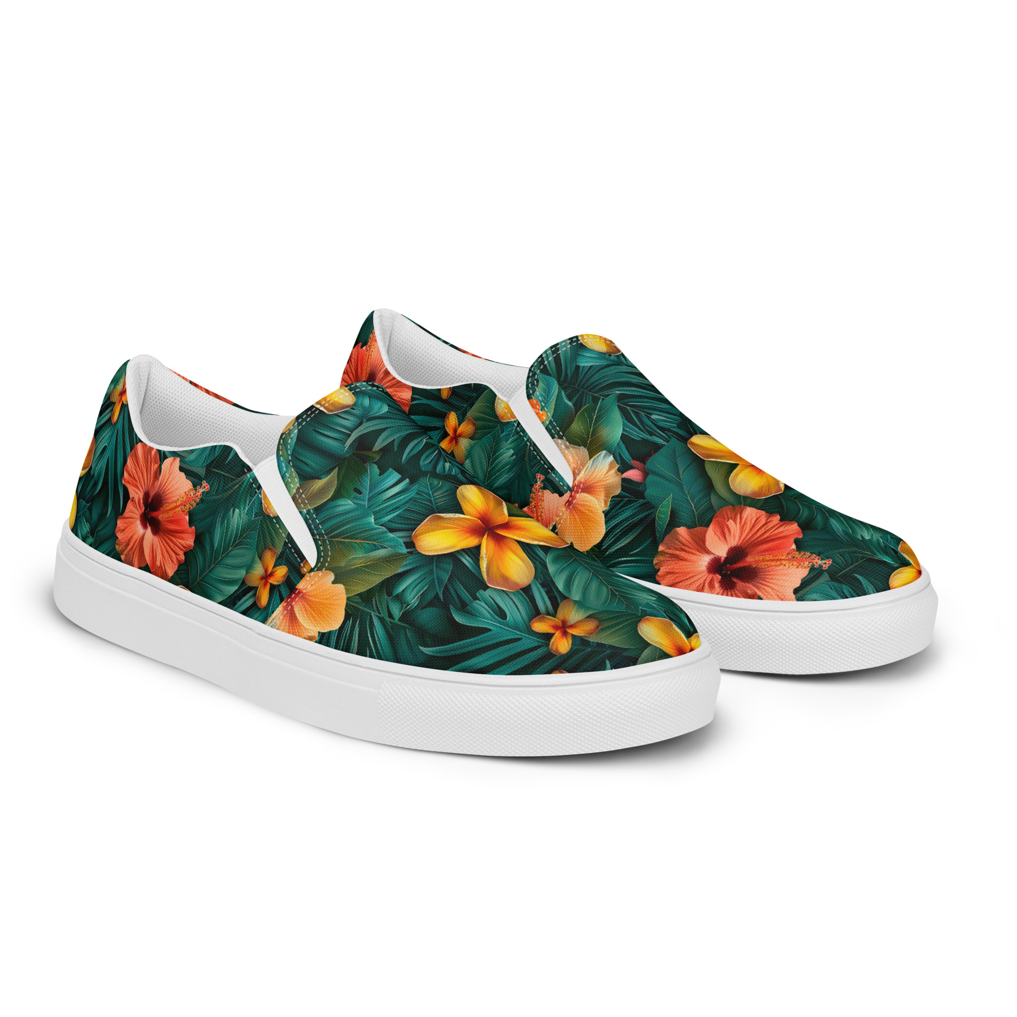 Zapatillas sin cordones con flores tropicales naranjas y amarillas sobre fondo verde selvático – colección Tropic – Heat.
